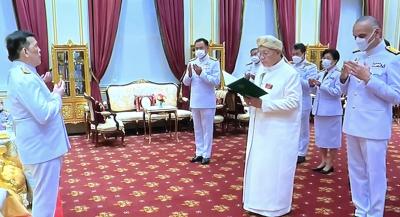 ในหลวง พระราชินี พระราชทานพระบรมราชวโรกาสให้ จุฬาราชมนตรี เฝ้า ฯ ในโอกาสเข้ารับตำแหน่งจุฬาราชมนตรี คนที่ 19